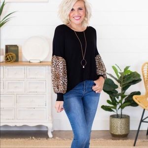 Leopard print ballon sleeve top